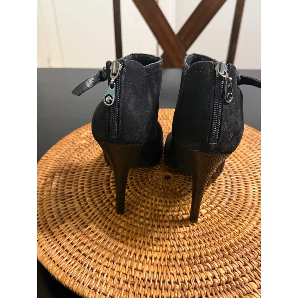 G by GUESS Colsen Black Peep Toe Booties Snakeskin Heel GGCOLSEN-C  7.5M